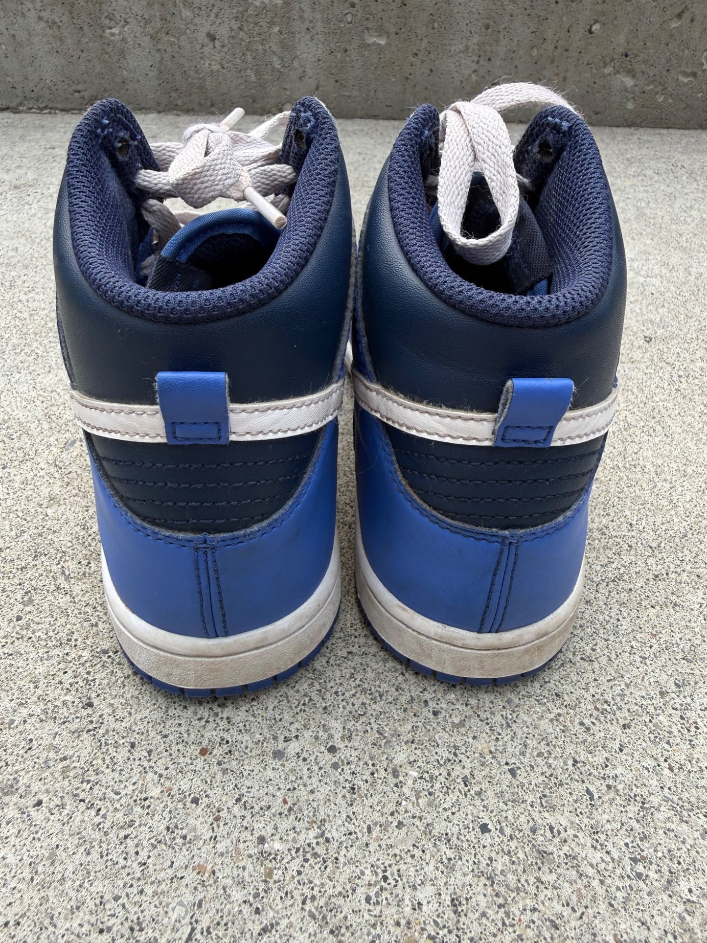 NIKE Dunk High Sneakers size 2 retails $100 VGUC, Shoes 2 (Kids:4-8yr)