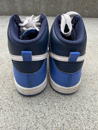 NIKE Dunk High Sneakers size 2 retails $100 VGUC, Shoes 2 (Kids:4-8yr)