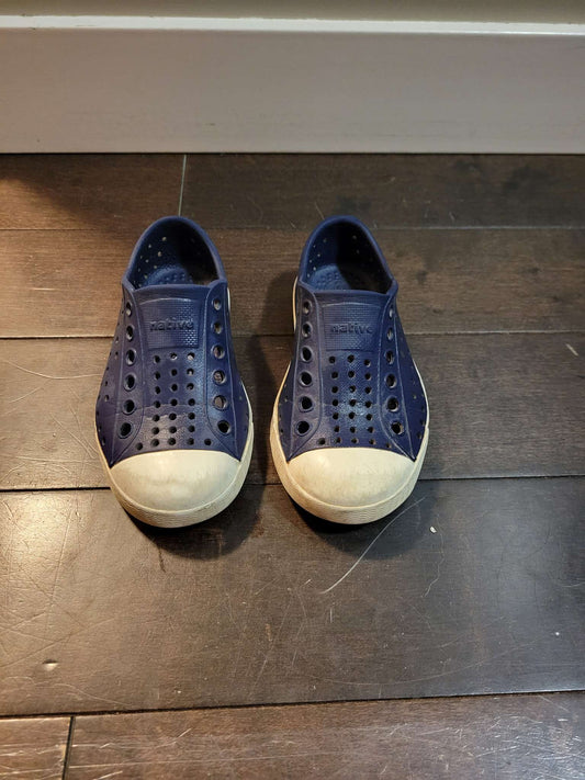 Toddler Native shoes, size 7, Shoes 7 (Walkers:12-24 mth)