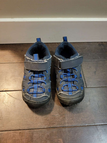 Boy Toddler shoes, size 7, Shoes 7 (Walkers:12-24 mth)