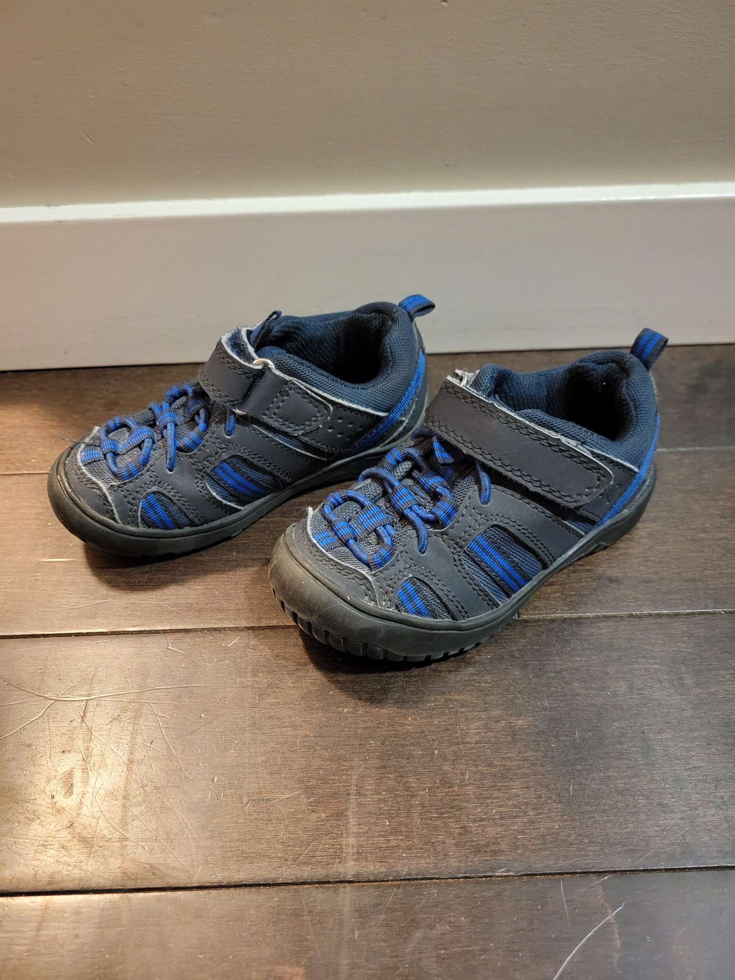 Boy Toddler shoes, size 7, Shoes 7 (Walkers:12-24 mth)