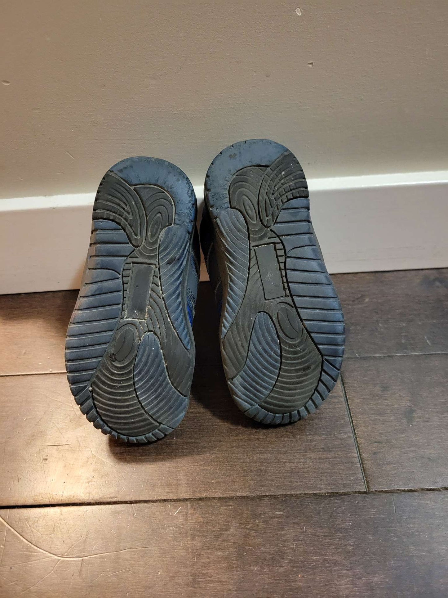 Boy Toddler shoes, size 7, Shoes 7 (Walkers:12-24 mth)