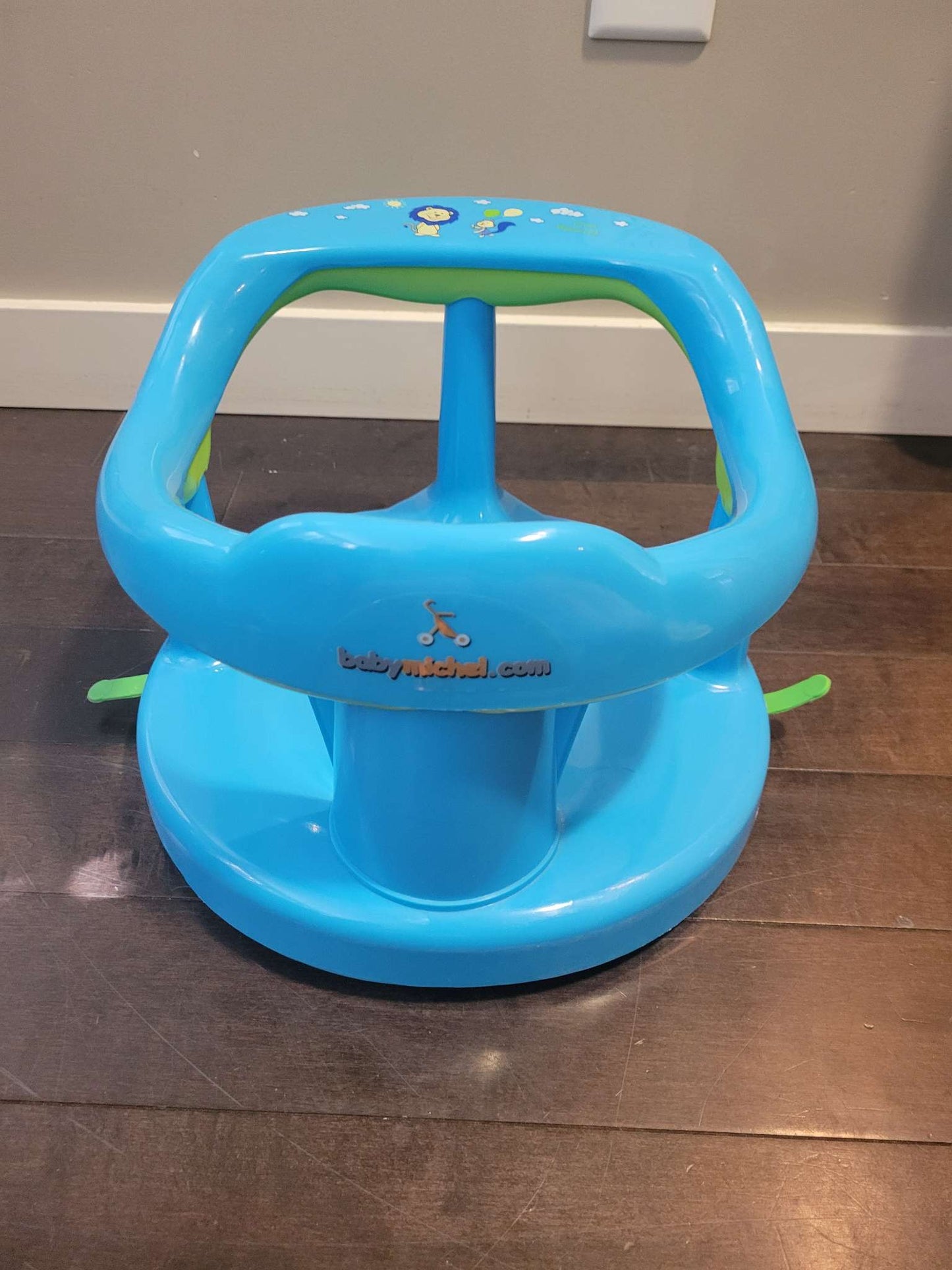 Baby bath seat and wash clothes