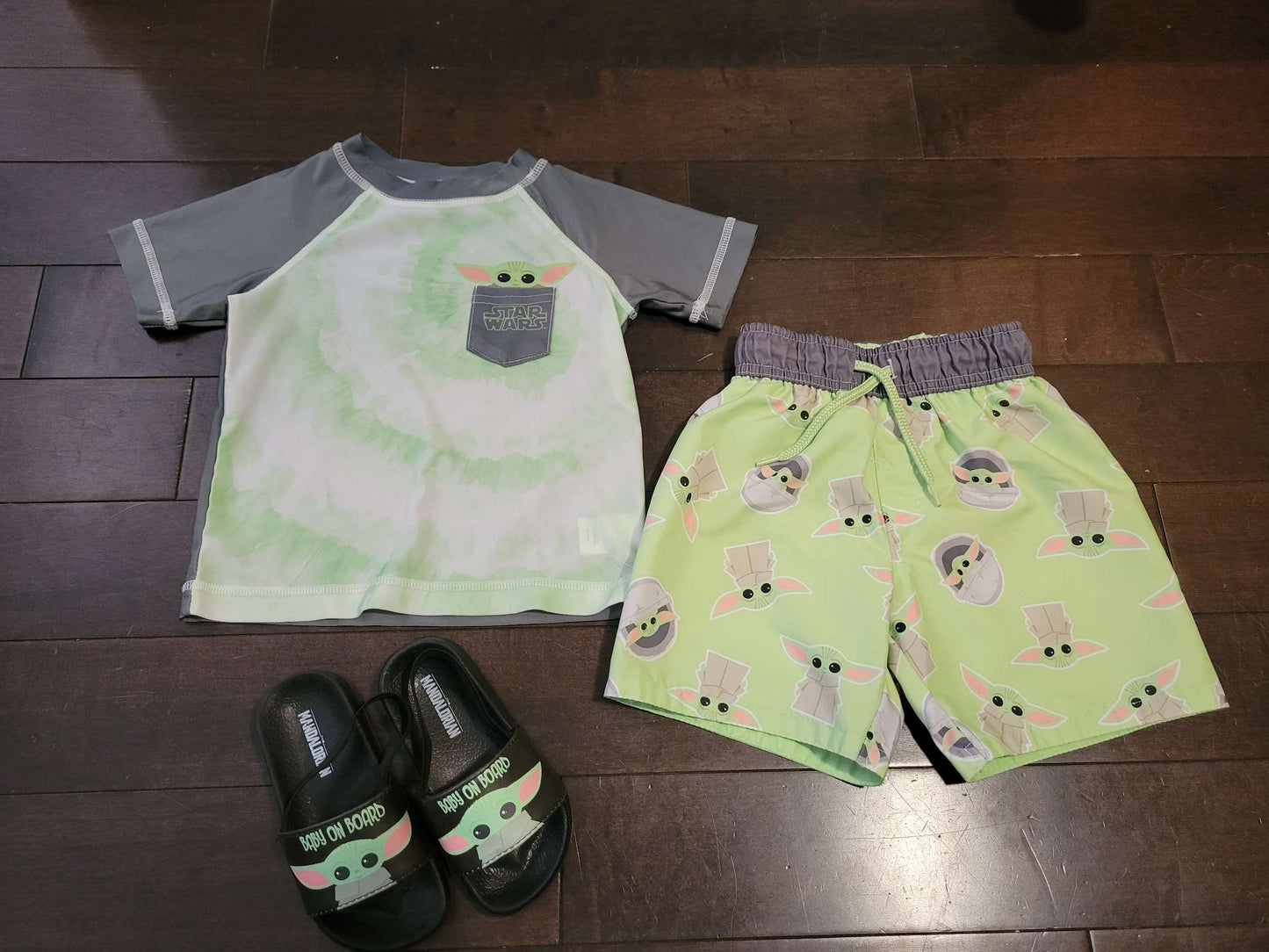 Star Wars Toddler 2 piece Swimsuit and Sandles, Kids 2T