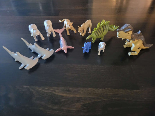 Animal/dinosaur toys