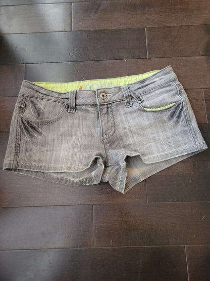 Junior Girls Grey Jean Short, size 5, Kids 16