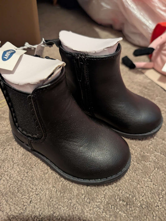 Old Navy Chelsea Boots - size 5, Shoes 5 (Walkers:12-24 mth)