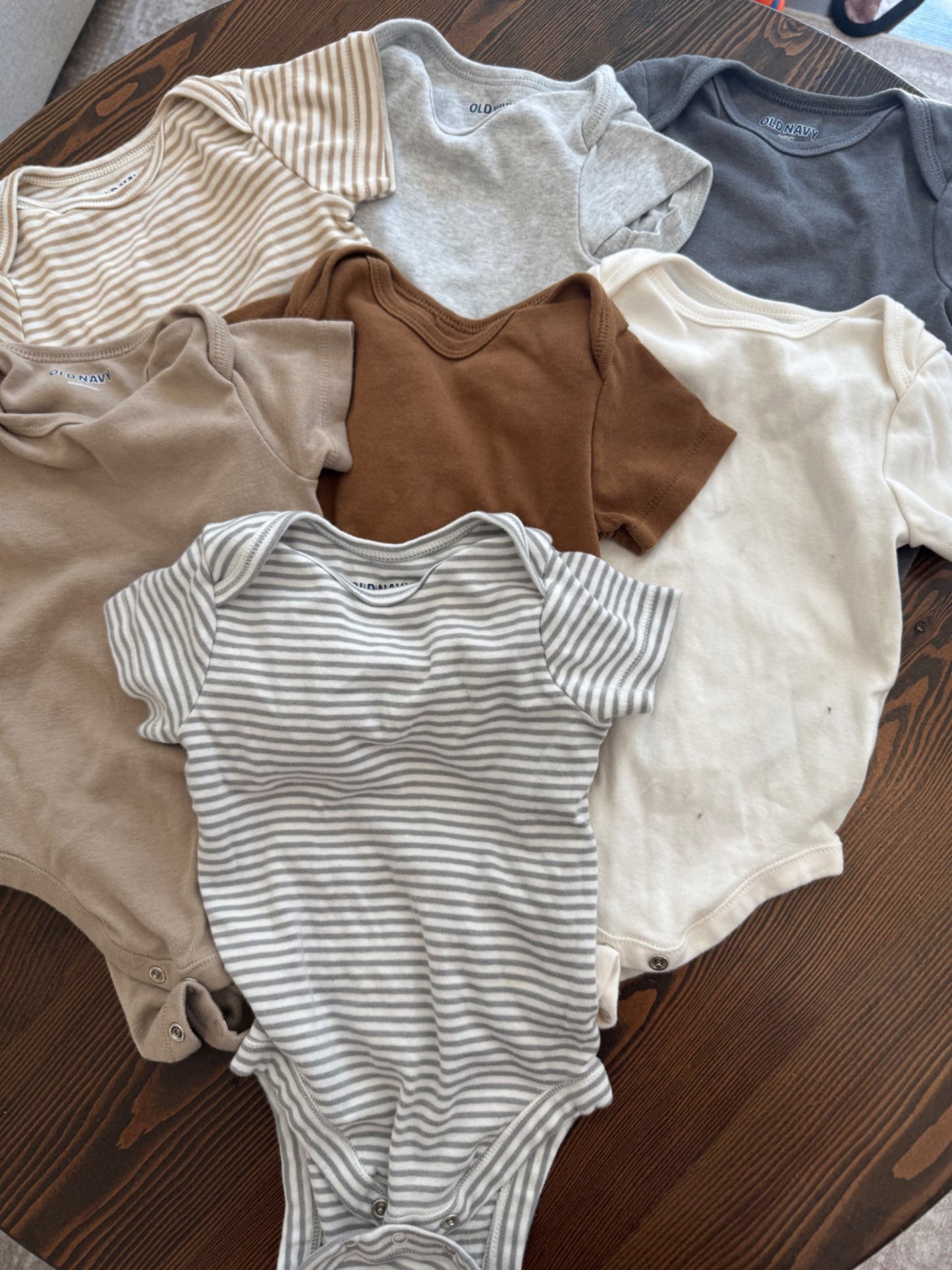 Old Navy Tshirt Onesie Bundle, Kids 9 Month (6-9M)