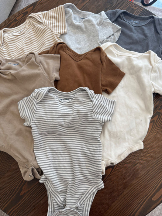 Old Navy Tshirt Onesie Bundle, Kids 9 Month (6-9M)