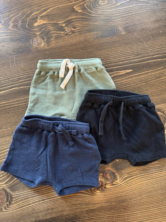 3 pack Old Navy Shorts, Kids 3 Month (0-3M)