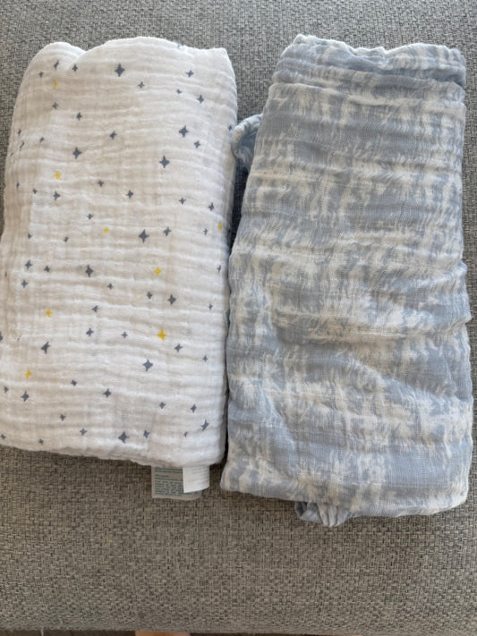 2 Muslin Swaddle Blankets