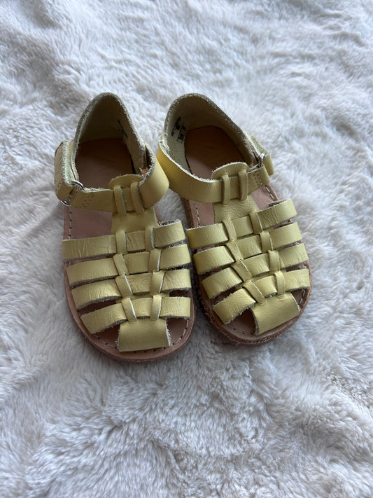 Zara yellow sandal size 21, Shoes 5.5 (Walkers:12-24 mth)