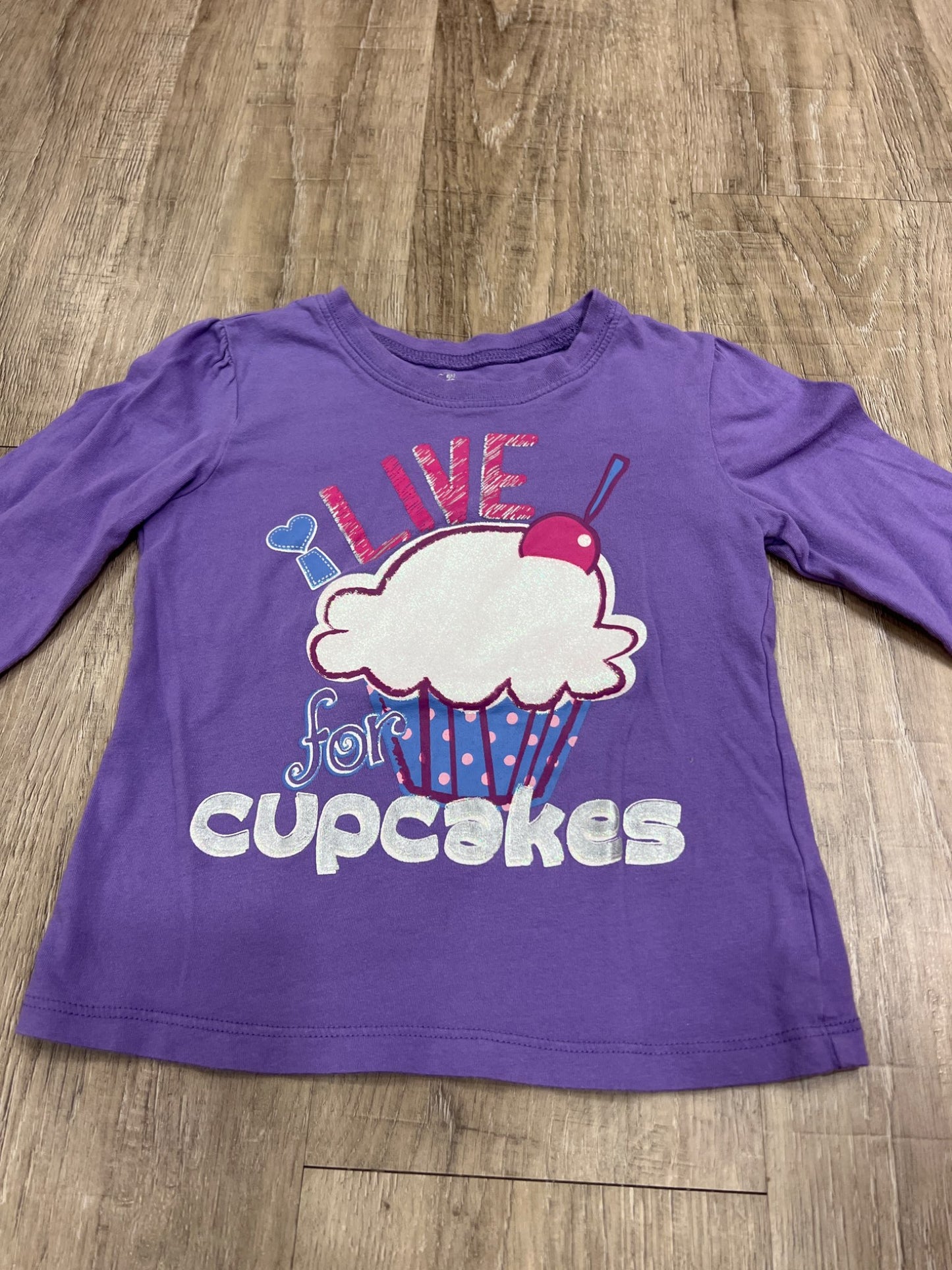 *Childrens place 4T cupcake short, Kids 4/4T