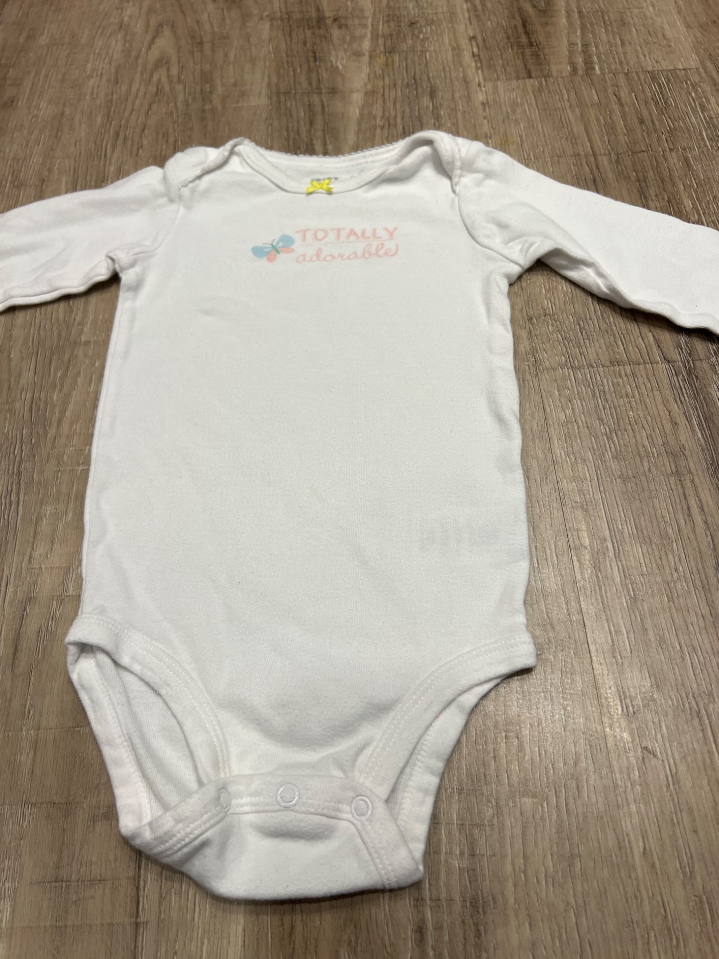 *Carters totally adorable 24 month long sleeve onesie, Kids 24 Month (18-24M)