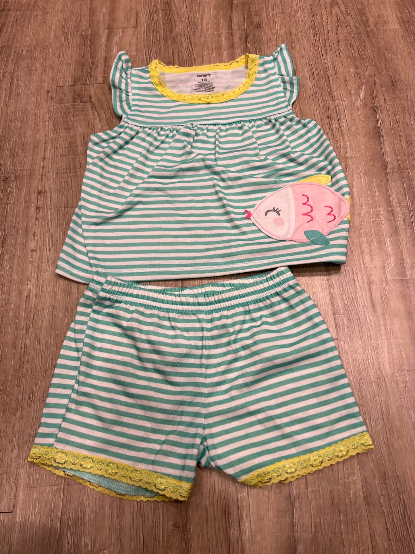 *Carters 18 month pajama set green striped , Kids 18 Month (12-18M)