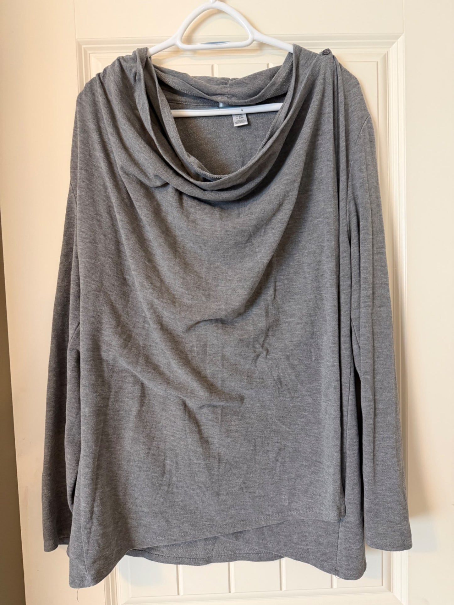 *Motherhood maternity nursing grey sweater like new retails $70, Maternity L (12-14)
