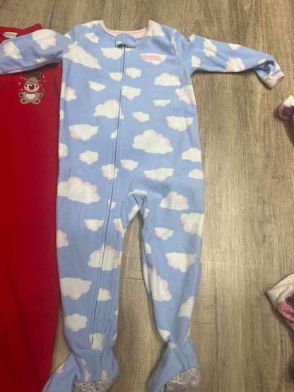 *Bundle of 2 fleece cloud  pajamas 2T carters and mini boots , Kids 2T