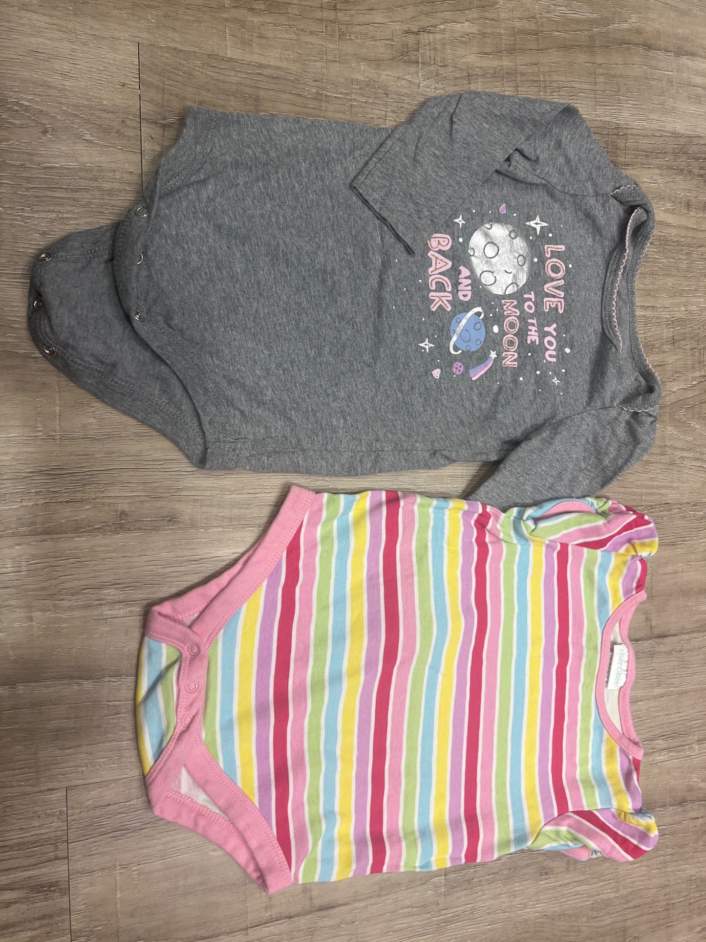 *Bundle of 2 onesies  18-24M love you to the mon, Kids 24 Month (18-24M)
