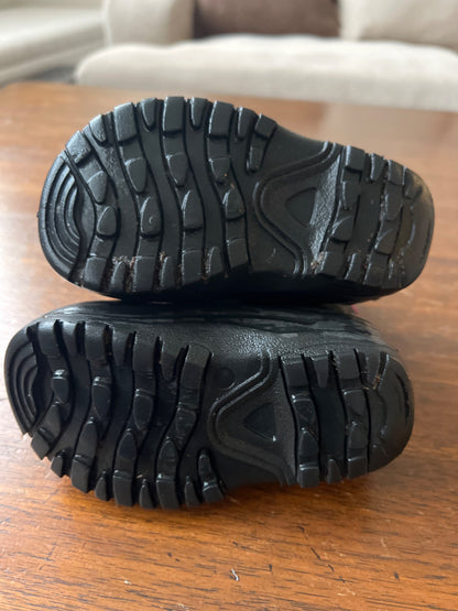 Size 5 Black winter boots , Shoes 5 (Walkers:12-24 mth)