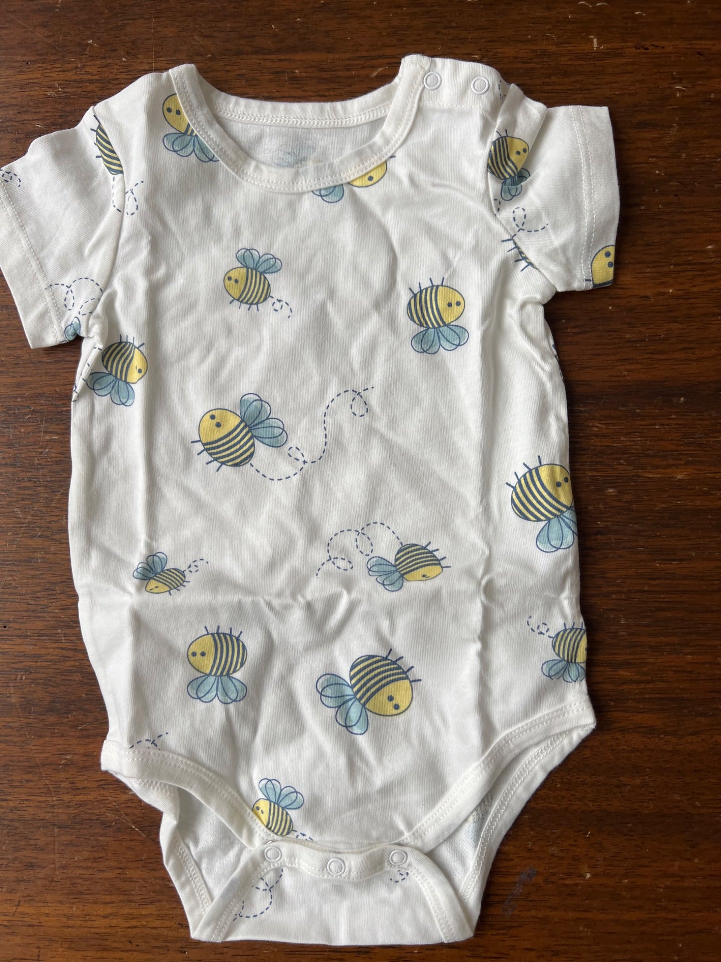 *Brand new 9-12 months bee onesie with package, Kids 12 Month (9-12M)