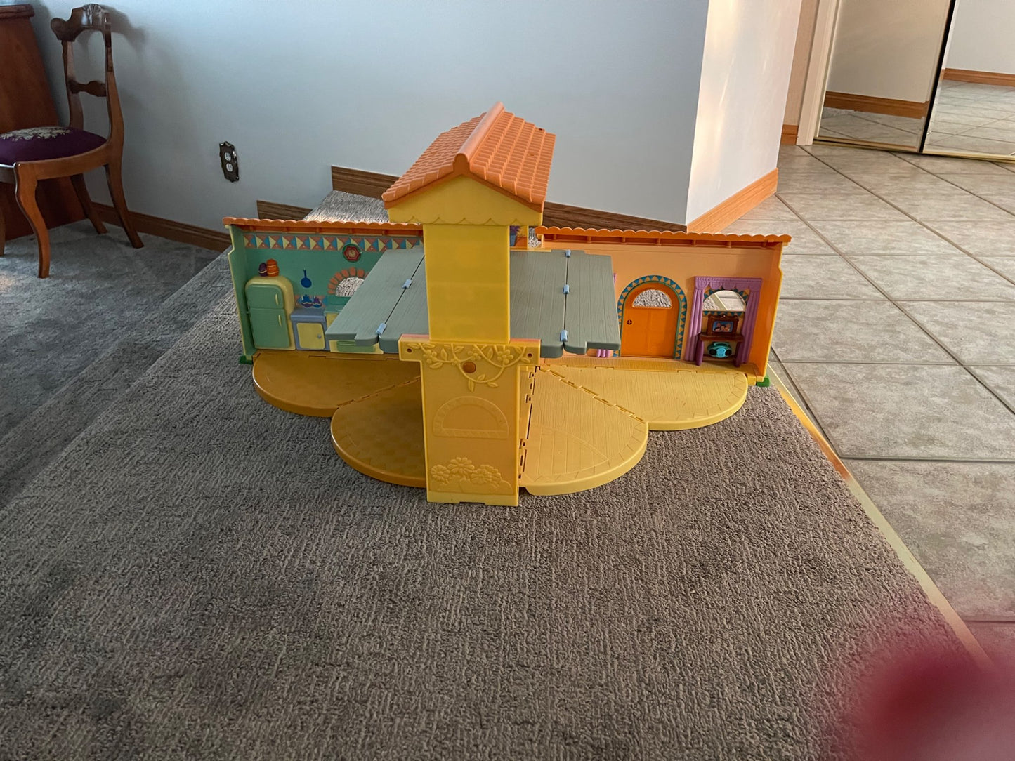 Collapsible Dora the Explorer playhouse with furniture  and characters
