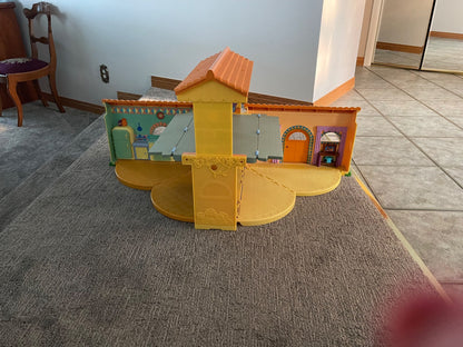 Collapsible Dora the Explorer playhouse with furniture  and characters
