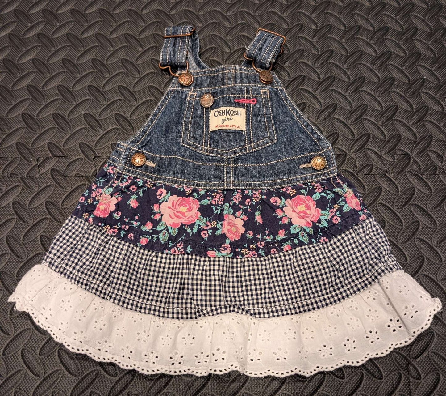 Oshkosh jean jumper 9m, Kids 9 Month (6-9M)