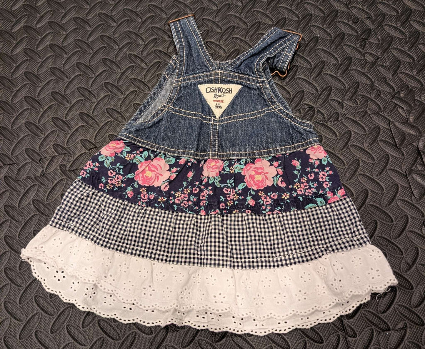 Oshkosh jean jumper 9m, Kids 9 Month (6-9M)