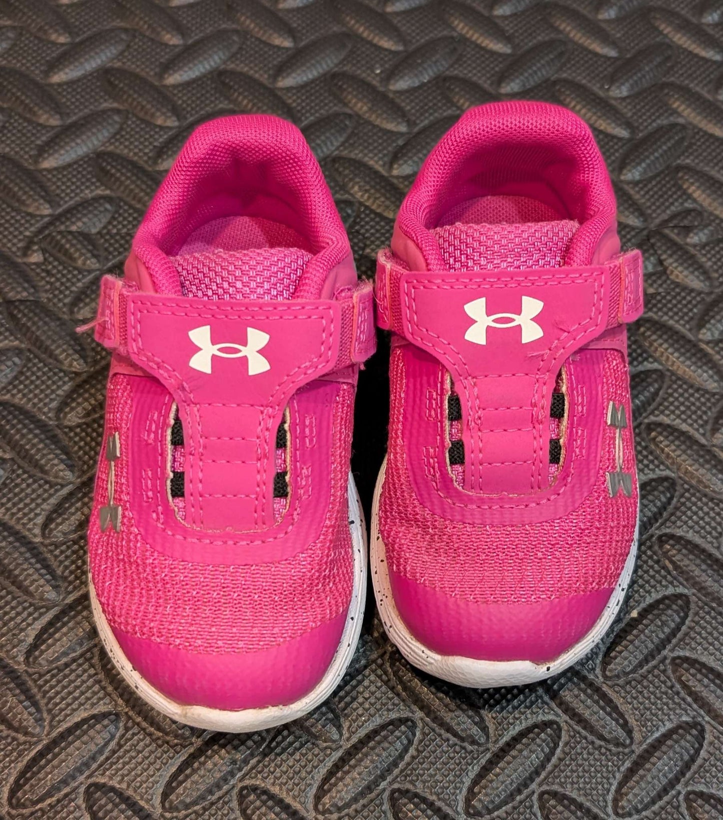 Pink under armour sneakers size 5k, Shoes 5 (Walkers:12-24 mth)