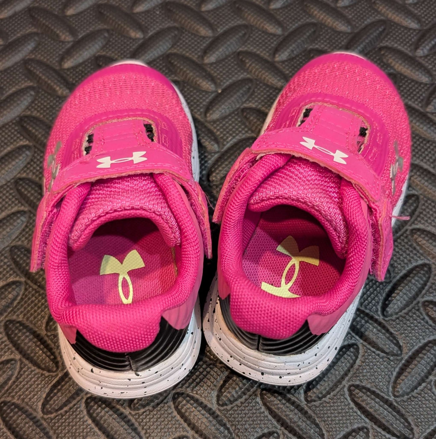 Pink under armour sneakers size 5k, Shoes 5 (Walkers:12-24 mth)