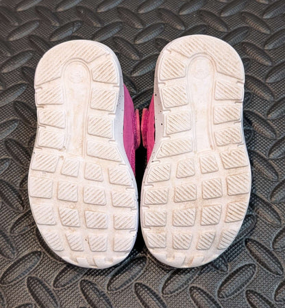 Pink under armour sneakers size 5k, Shoes 5 (Walkers:12-24 mth)
