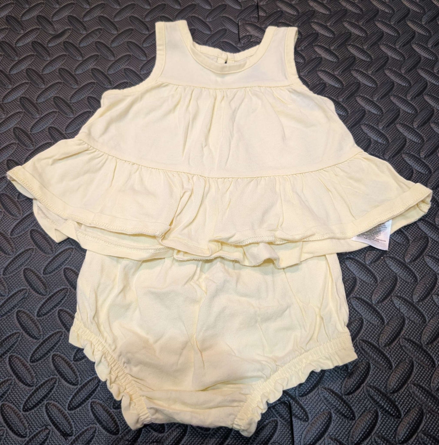 Yellow summer set. Size 6-12month, Kids 9 Month (6-9M)