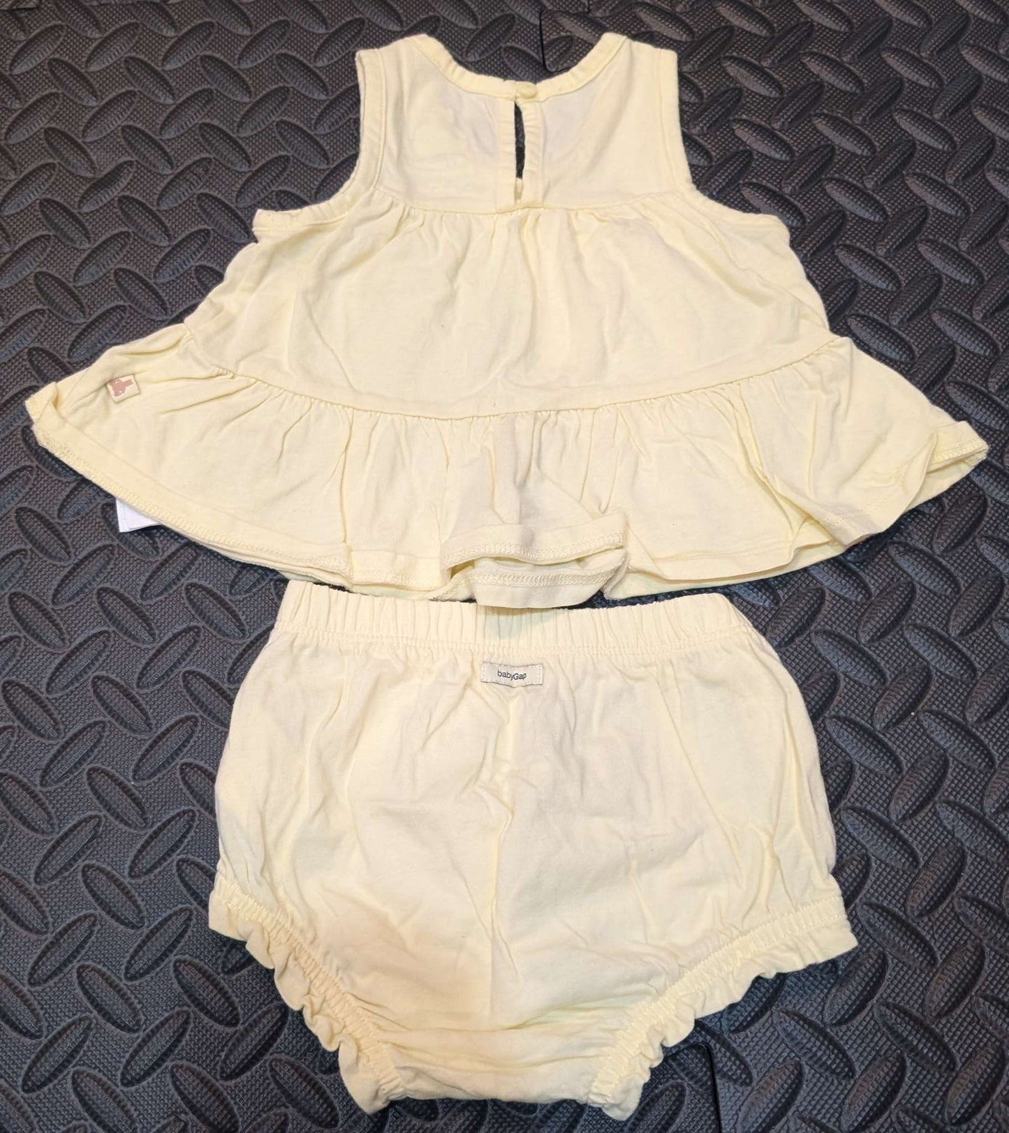 Yellow summer set. Size 6-12month, Kids 9 Month (6-9M)