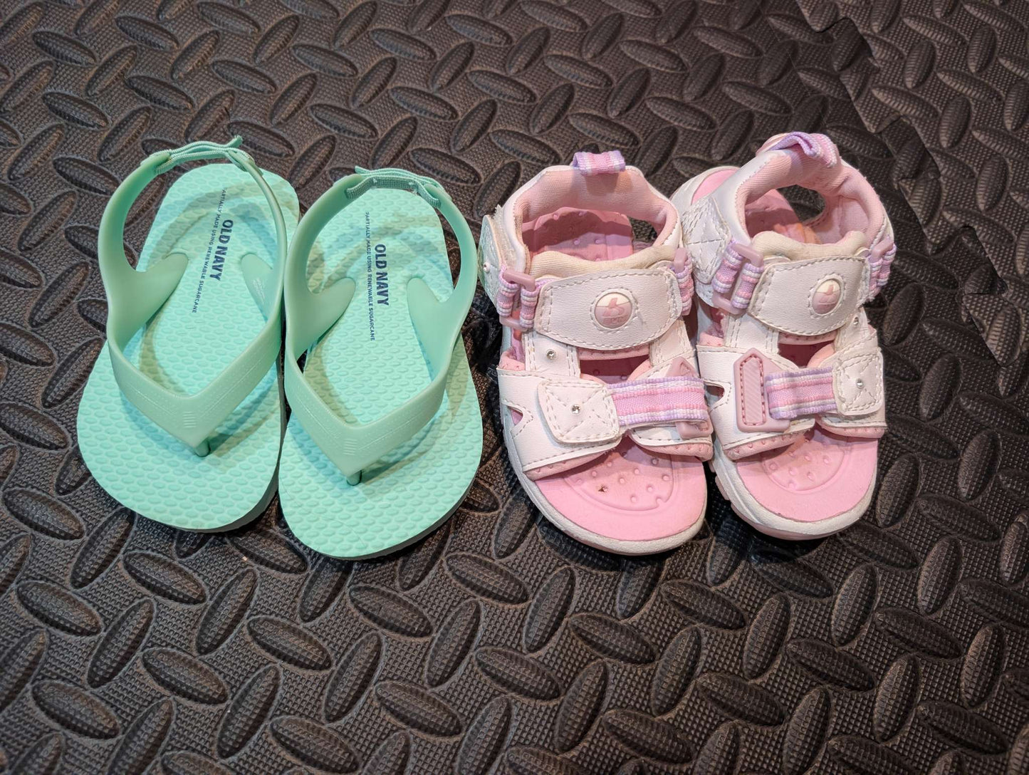 Sandals toddler size 5, Shoes 5 (Walkers:12-24 mth)