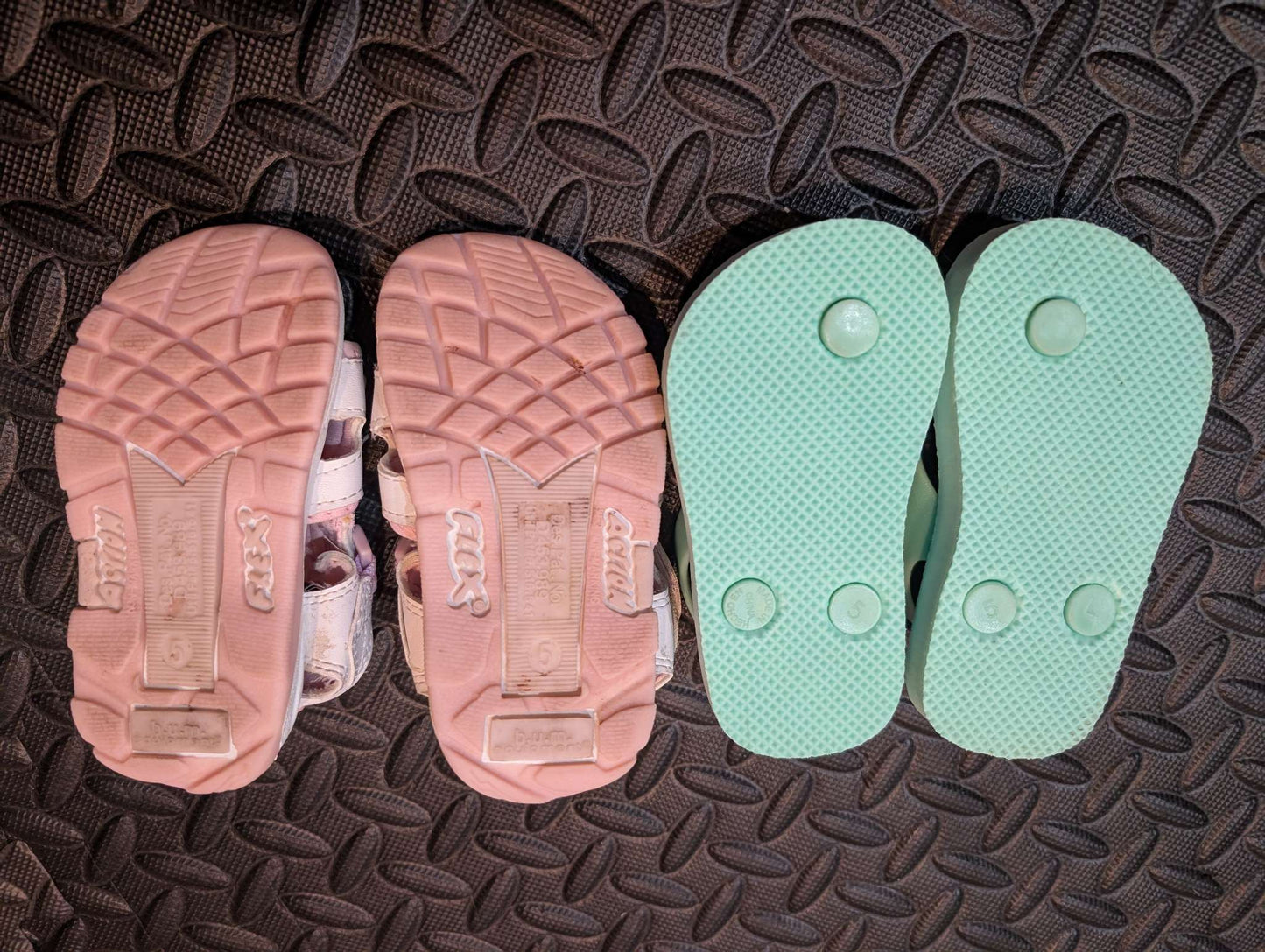 Sandals toddler size 5, Shoes 5 (Walkers:12-24 mth)