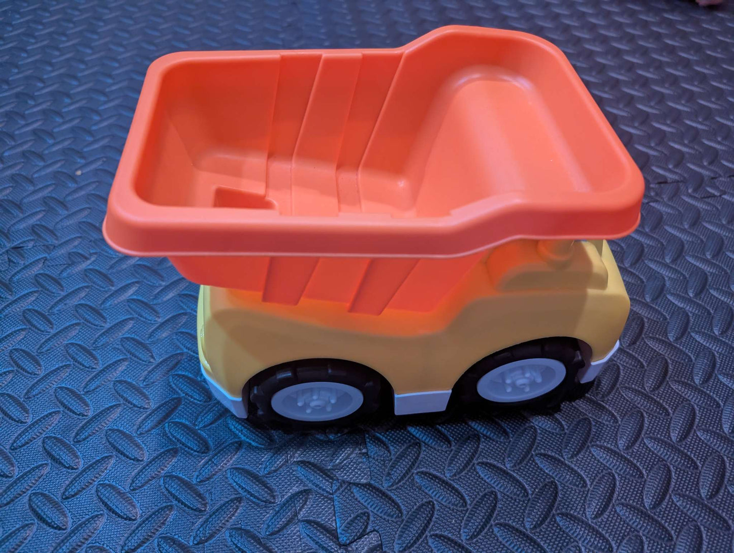 Dump truck toy