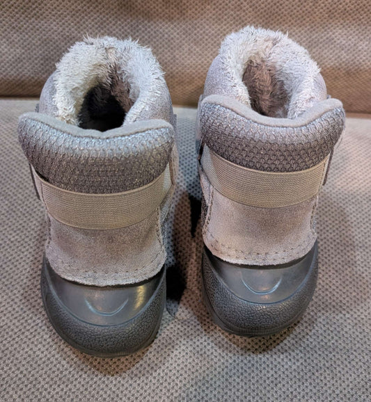 Winter boots toddler size 5 , Shoes 5 (Walkers:12-24 mth)