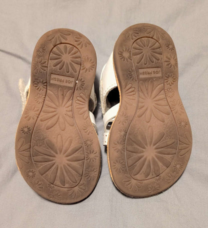 White sandals toddler size 4 , Shoes 4 (Baby: 0-12 mth)
