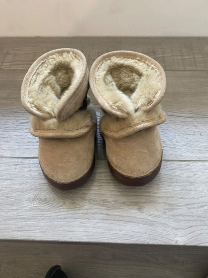 Robeez 6-12m booties, Shoes 3 (Baby: 0-12 mth)