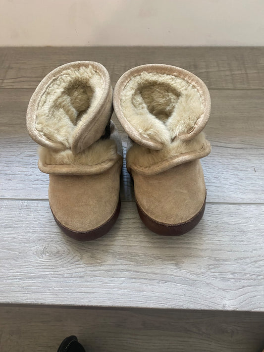 Robeez 6-12m booties, Shoes 3 (Baby: 0-12 mth)