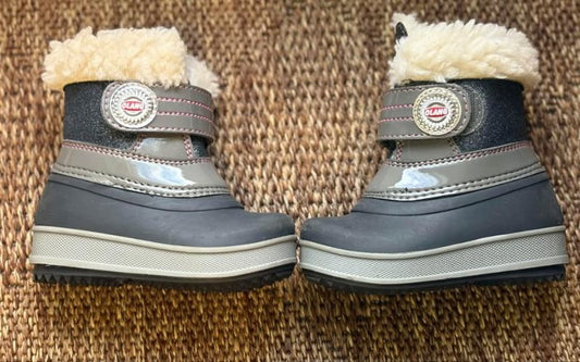Olang Toddler Girls Winter Boots Size 5/5.5 (Retails for $90) , Shoes 5.5 (Walkers:12-24 mth)