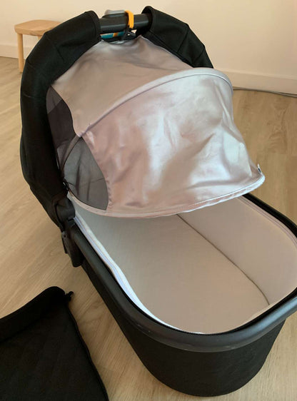 Uppababy Vista Black Jake Bassinet with bug net & case
