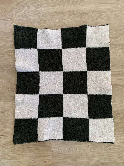 Earthbaby Outfitters Carseat checkered blanket