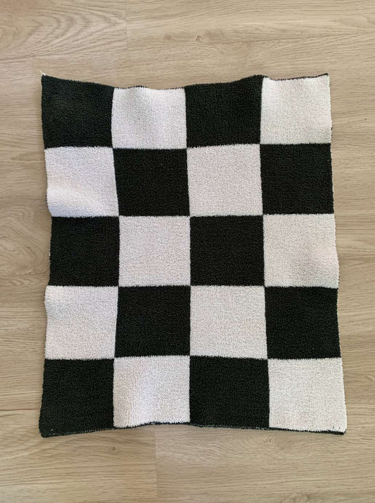 Earthbaby Outfitters Carseat checkered blanket