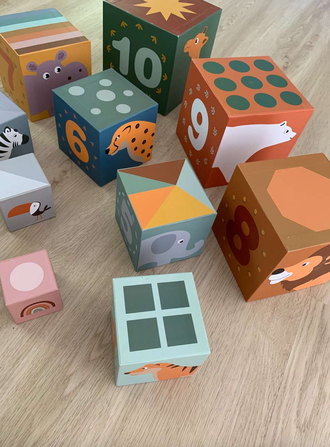 10 Counting blocks stackable with animals