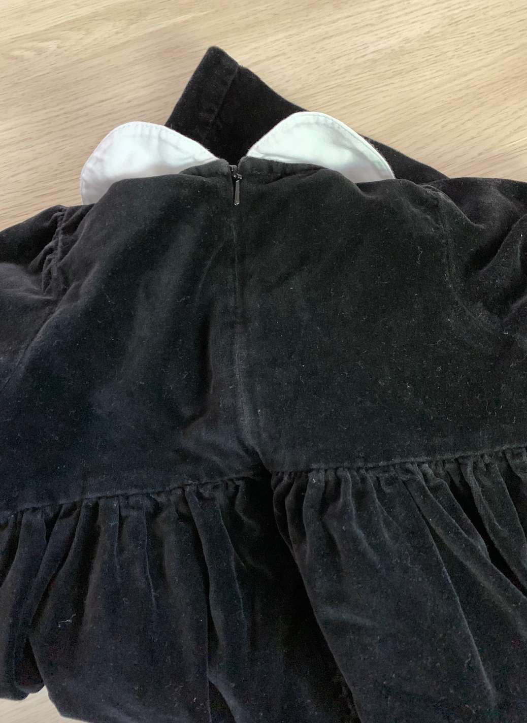 Black Velvet with embroidery dress 3T; Peter pan collar , Kids 3T