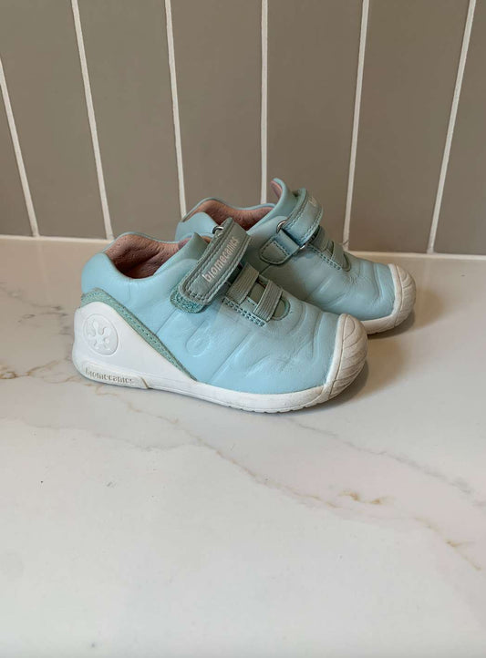 Biomechanics shoes C5/22 blue made in Spain Retails $100, Shoes 5 (Walkers:12-24 mth)