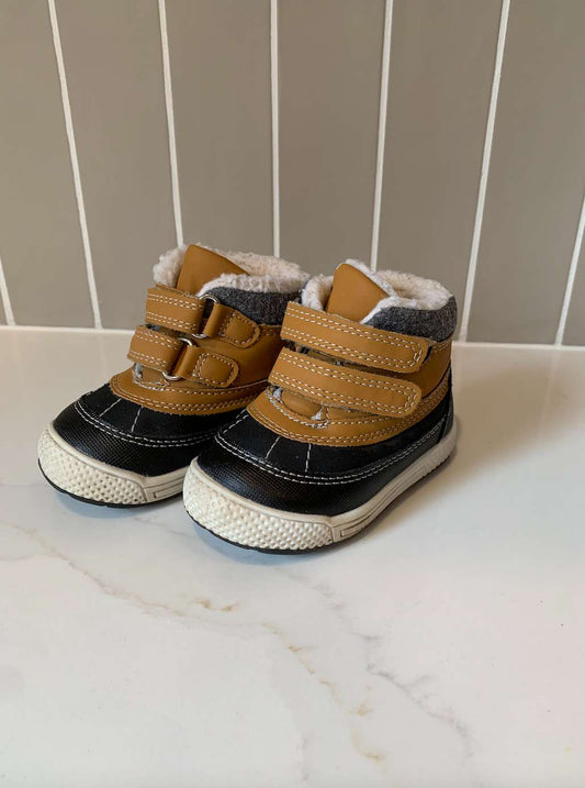 C4 winter boots , Shoes 4 (Baby: 0-12 mth)