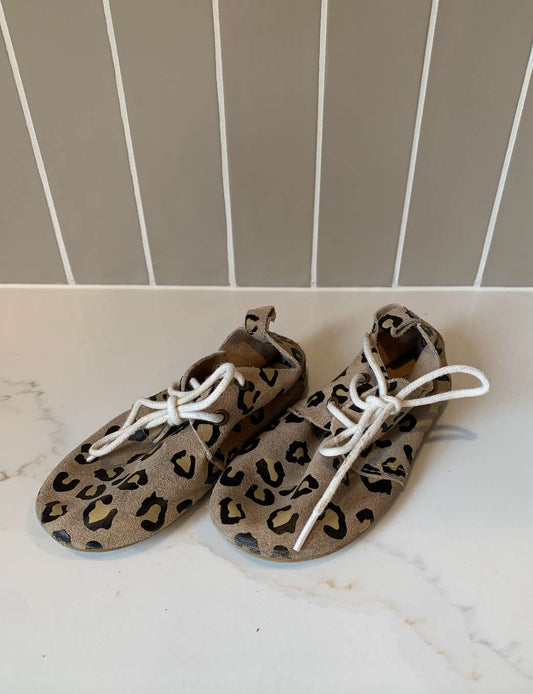 C8 Piper Finn Suede leather Cheetah print shoes; Retails $80 USD, Shoes 8 (Toddler:2-4yr)