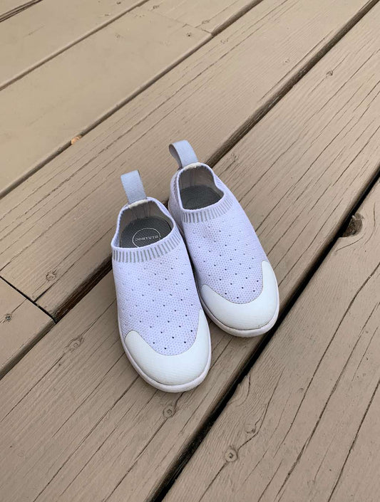 Heyfolks C7 white voyagers **mark to side , Shoes 7 (Walkers:12-24 mth)